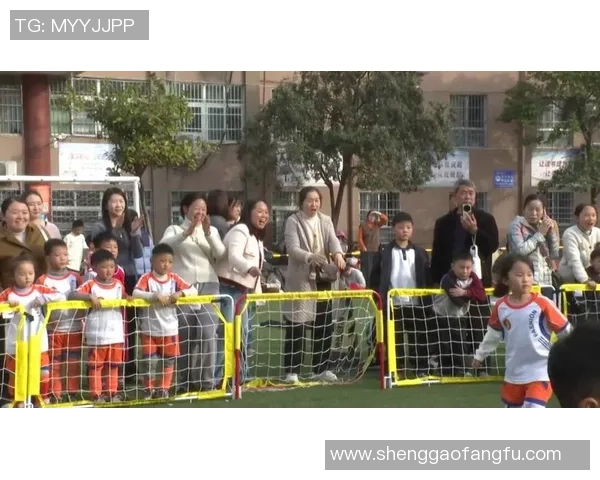 足球巨星的萌娃们欢乐互动 搞笑时刻萌翻全场 超级可爱不容错过